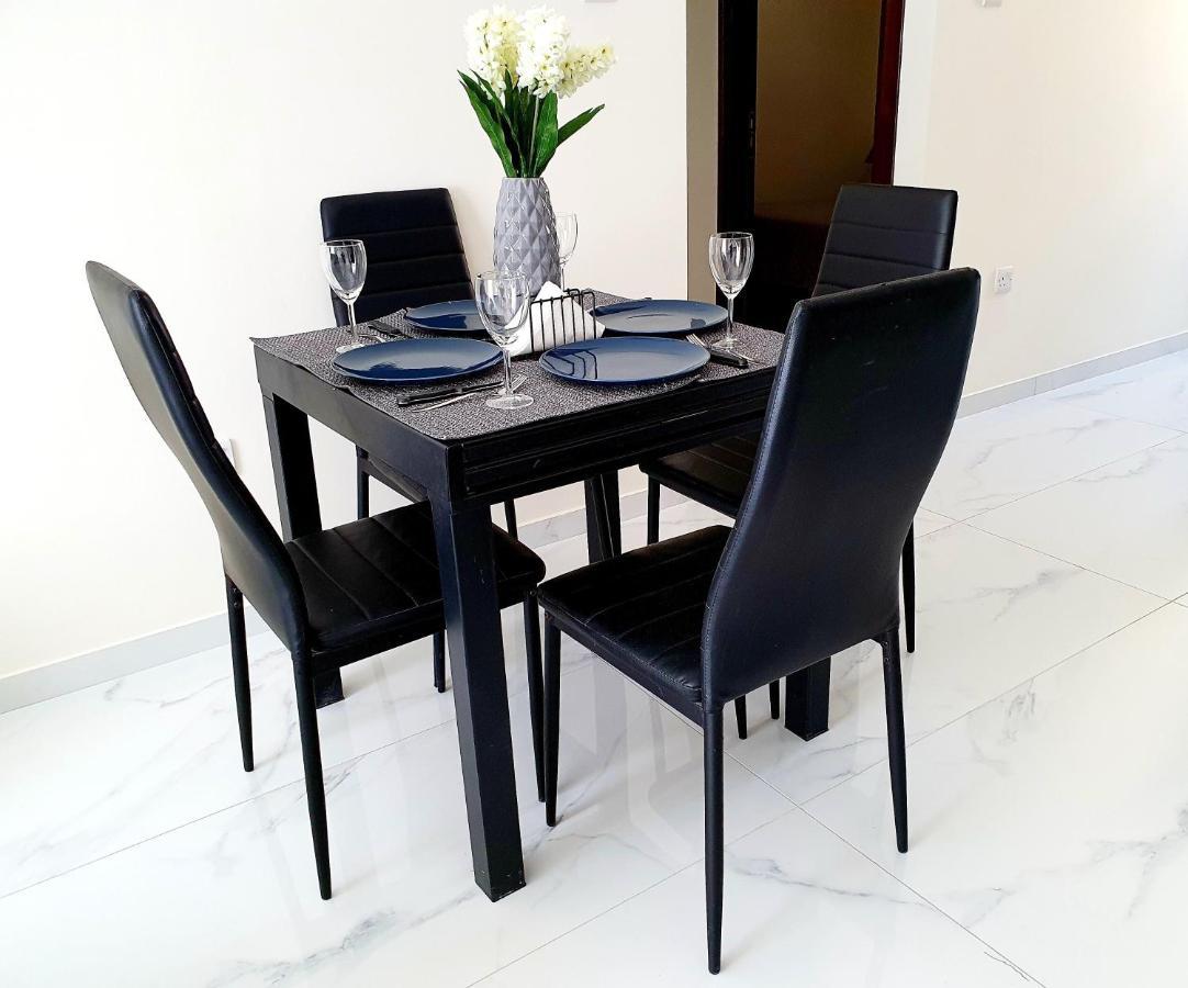 2 Bedroom Cozy Apartment Near Tourist Area, 200M From Sea 파포스 외부 사진