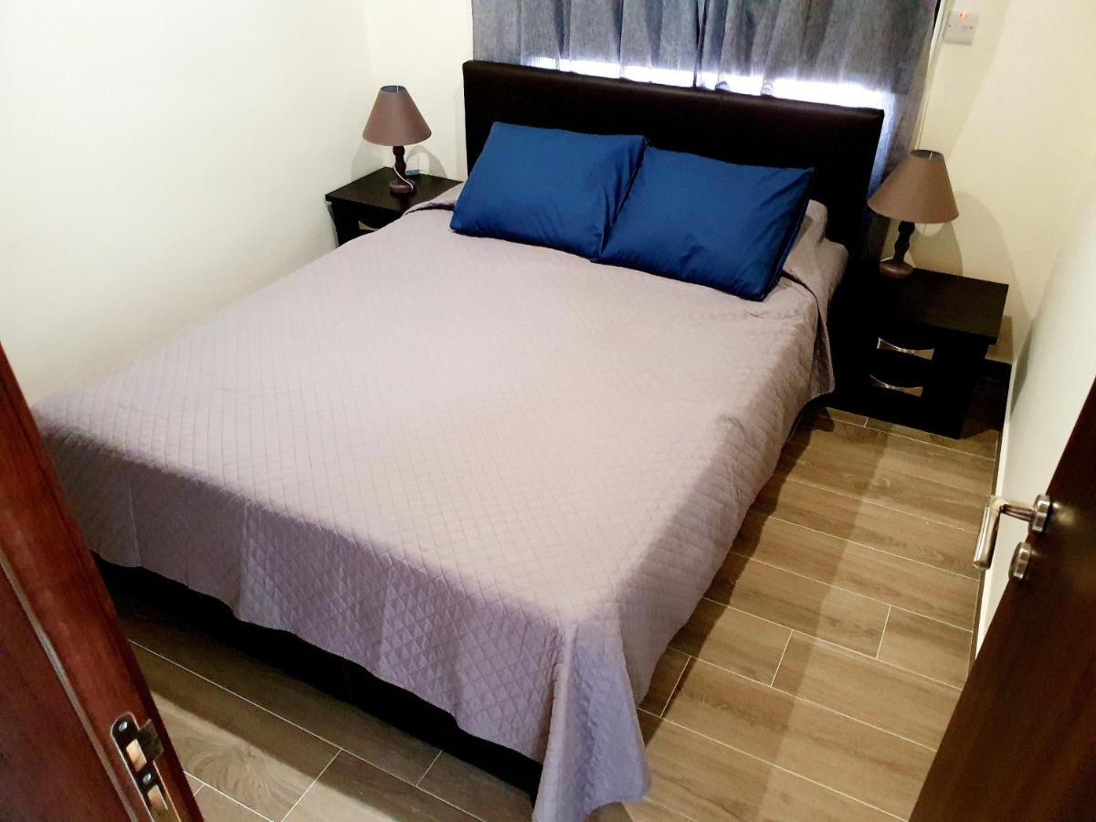 2 Bedroom Cozy Apartment Near Tourist Area, 200M From Sea 파포스 외부 사진